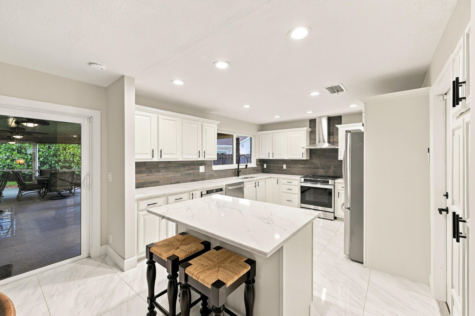 3590 Lakeview Drive, Delray Beach, FL 33445 Photo