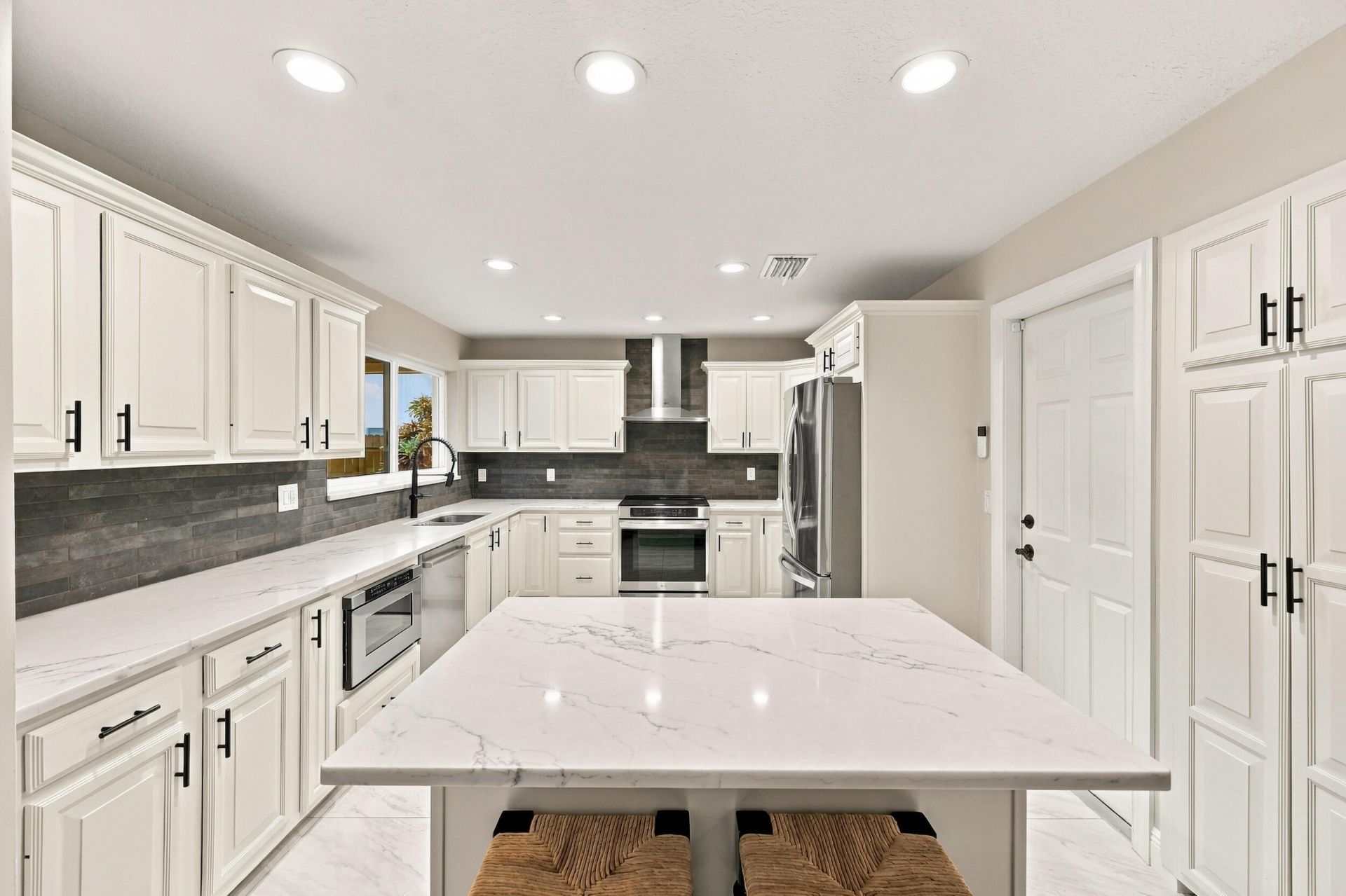 3590 Lakeview Drive, Delray Beach, FL 33445 Photo