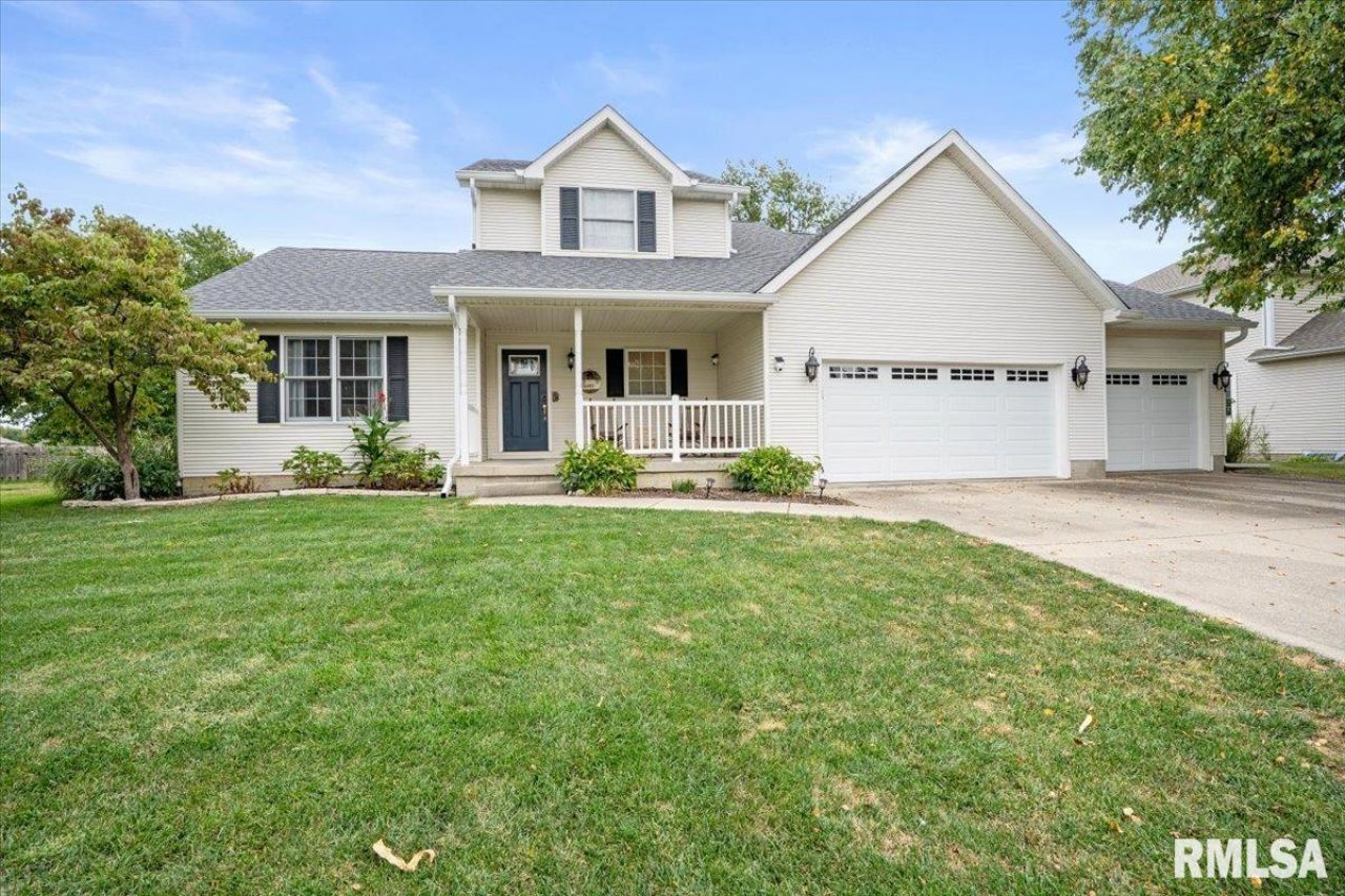 306 Dover Drive, Chatham, IL 62629 Main Photo