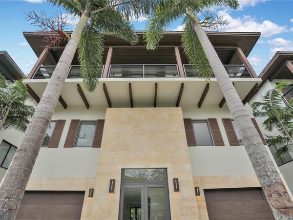 3550 W Glencoe St , Miami, FL 33133