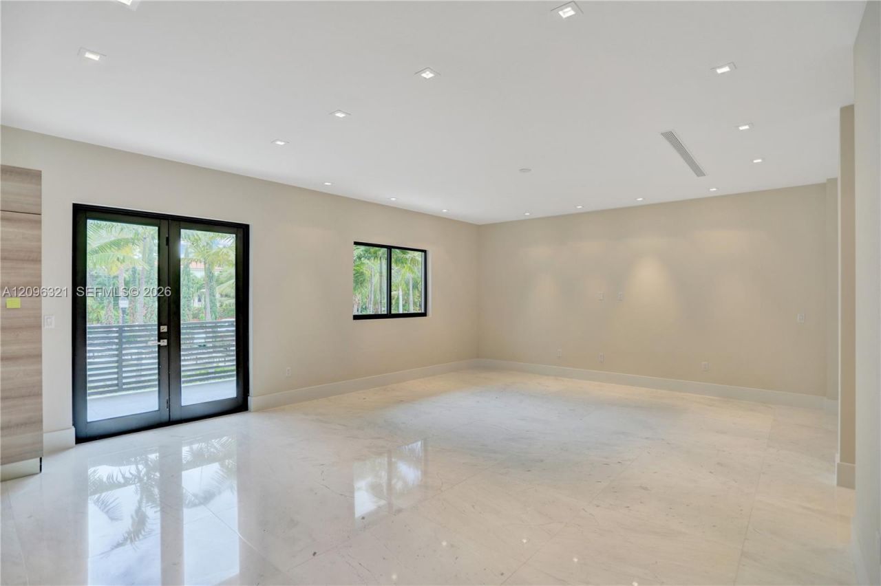 3550 W Glencoe St, Miami, FL 33133 Photo