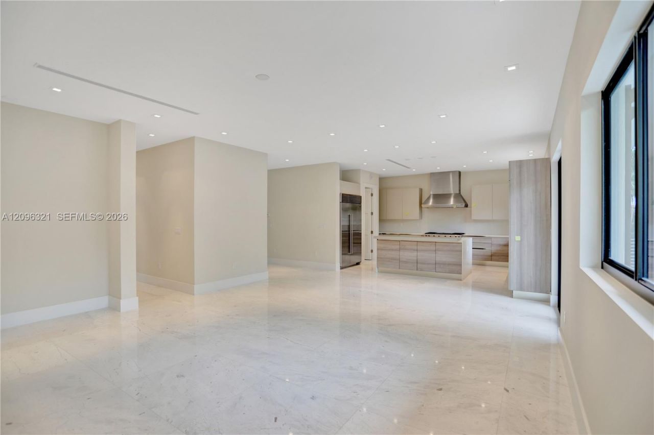 3550 W Glencoe St, Miami, FL 33133 Photo