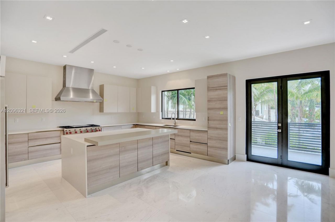 3550 W Glencoe St, Miami, FL 33133 Photo