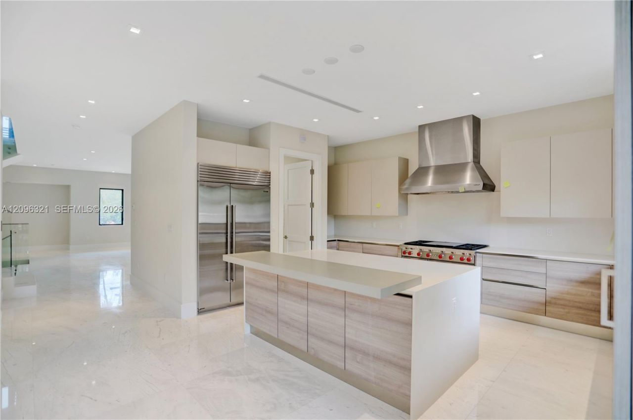 3550 W Glencoe St, Miami, FL 33133 Photo