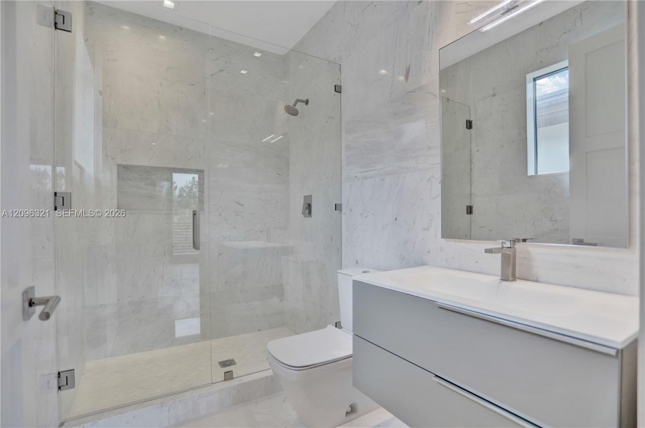 3550 W Glencoe St, Miami, FL 33133 Photo