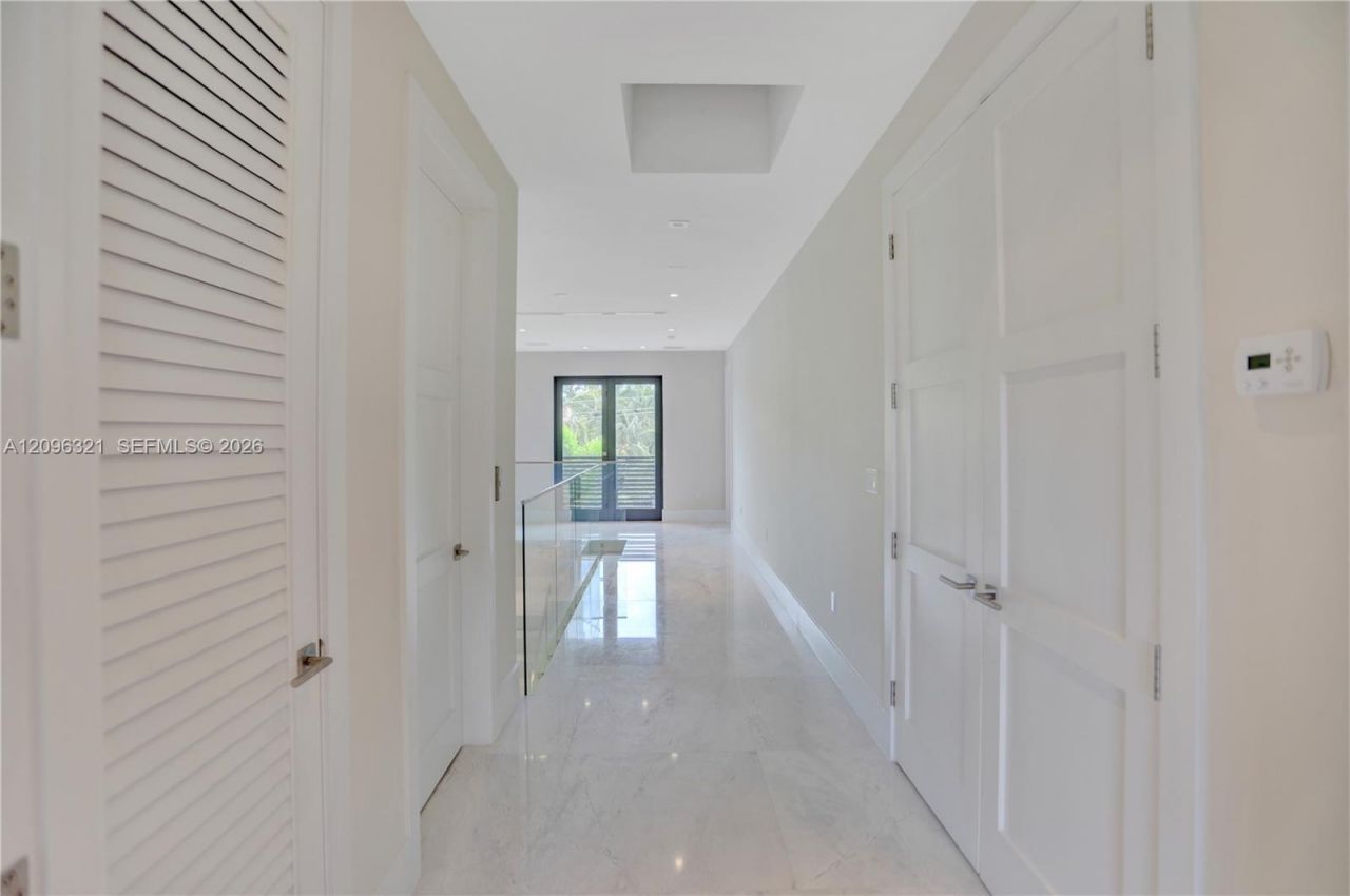 3550 W Glencoe St, Miami, FL 33133 Photo