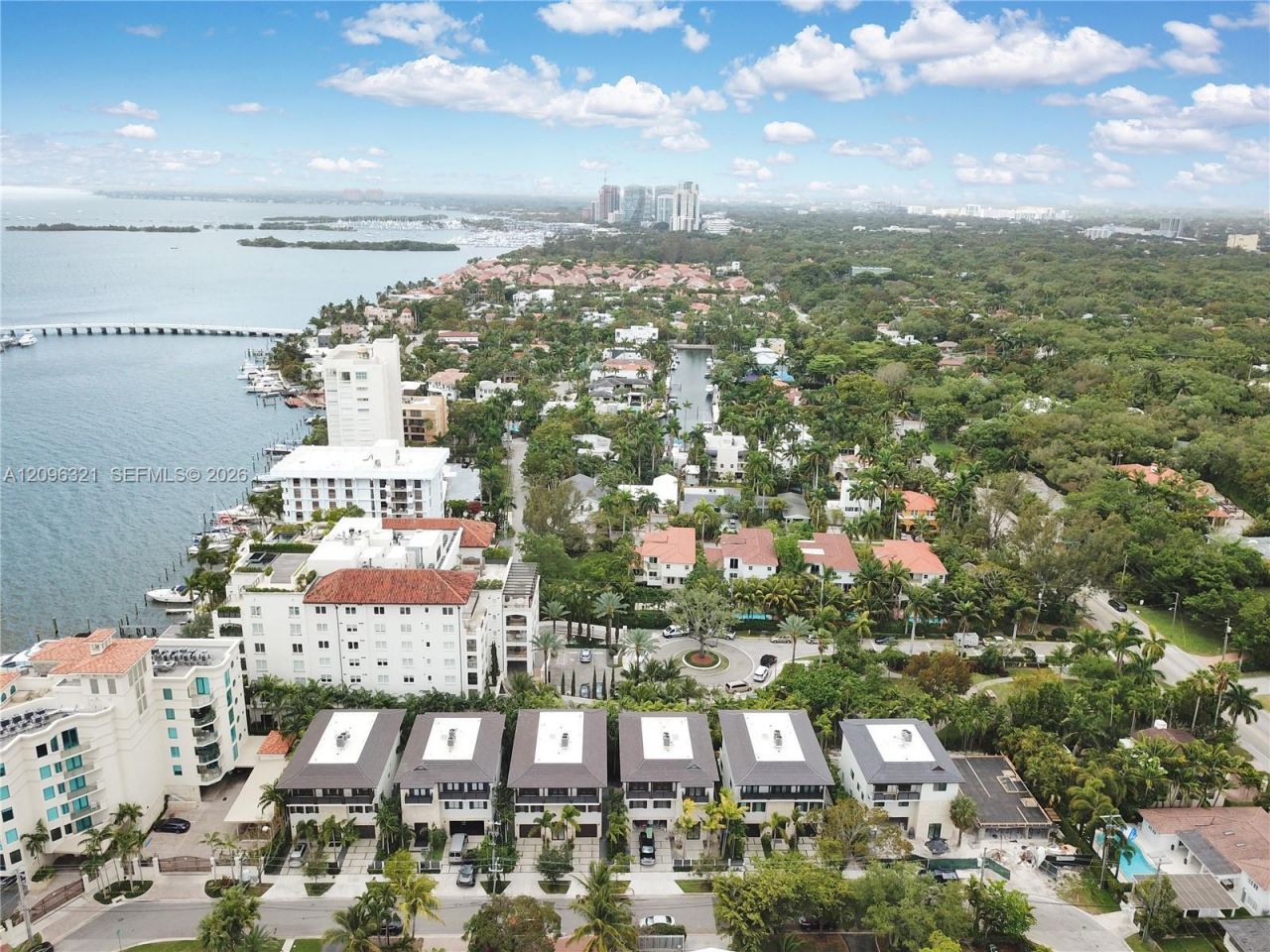 3550 W Glencoe St, Miami, FL 33133 Photo
