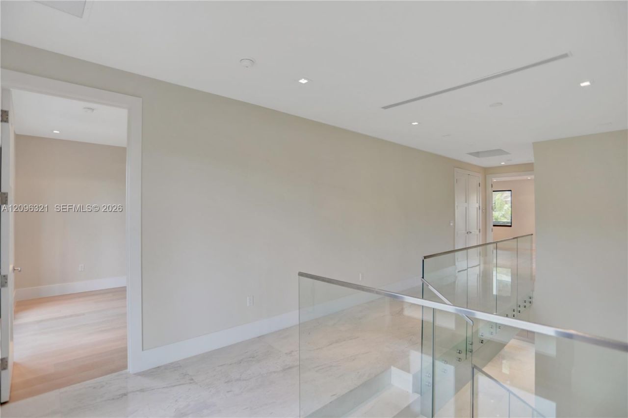 3550 W Glencoe St, Miami, FL 33133 Photo