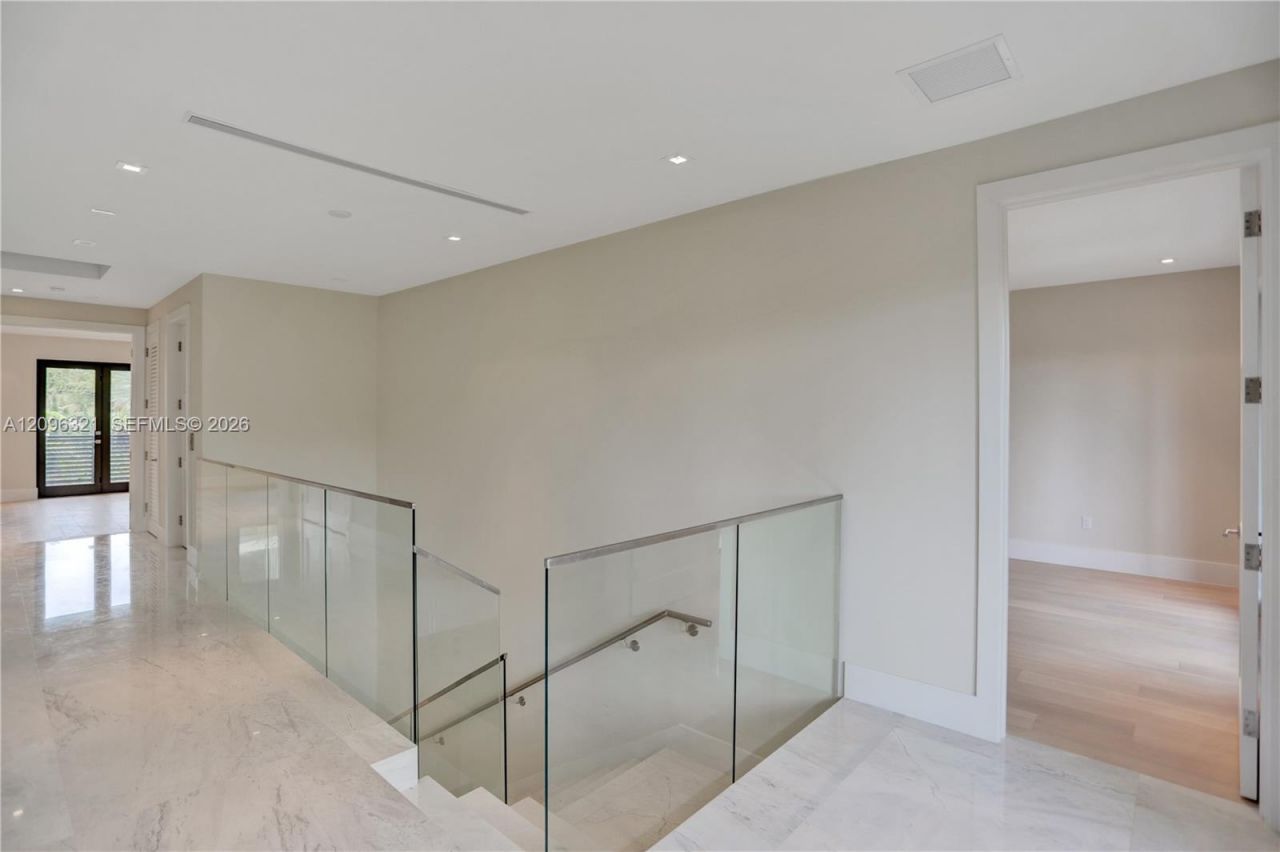 3550 W Glencoe St, Miami, FL 33133 Photo