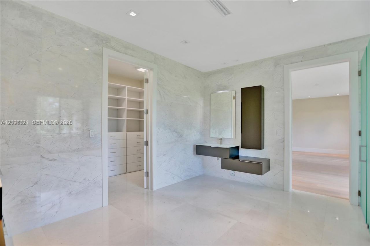 3550 W Glencoe St, Miami, FL 33133 Photo