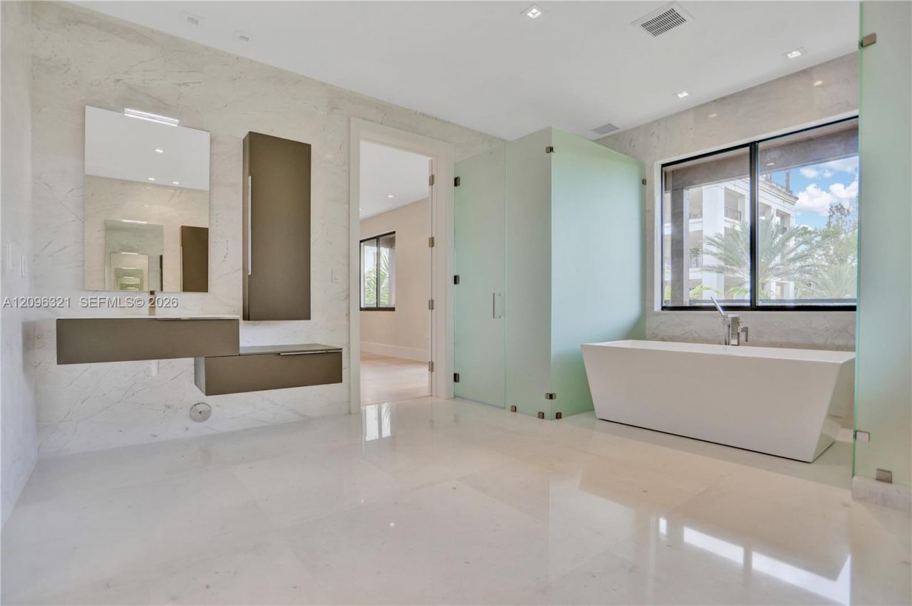 3550 W Glencoe St, Miami, FL 33133 Photo