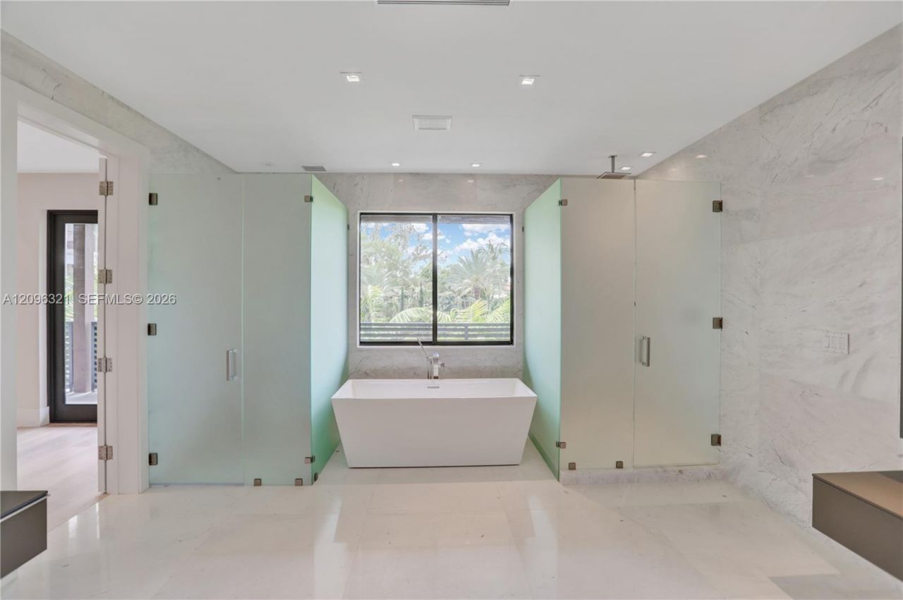 3550 W Glencoe St, Miami, FL 33133 Photo