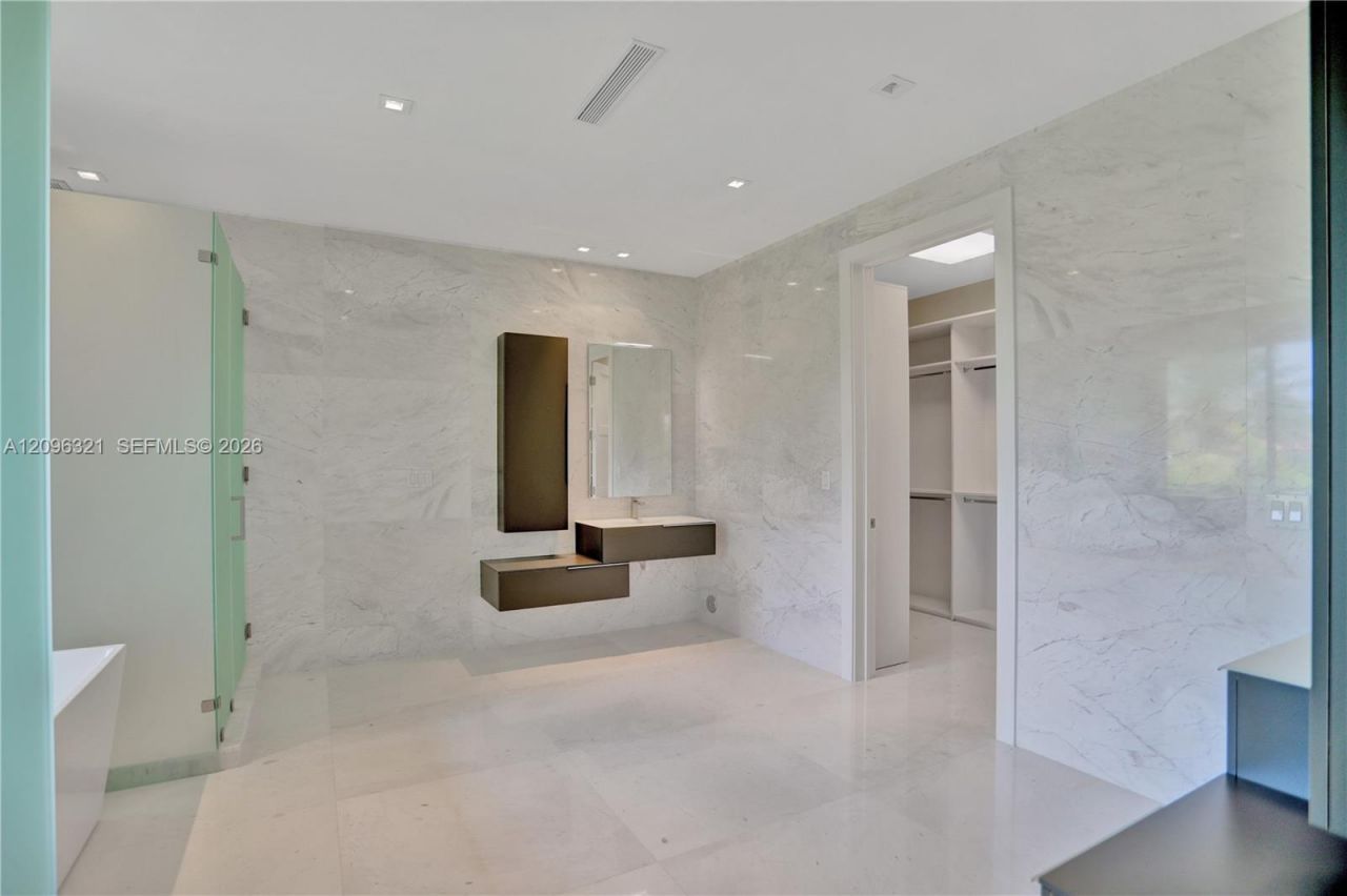 3550 W Glencoe St, Miami, FL 33133 Photo
