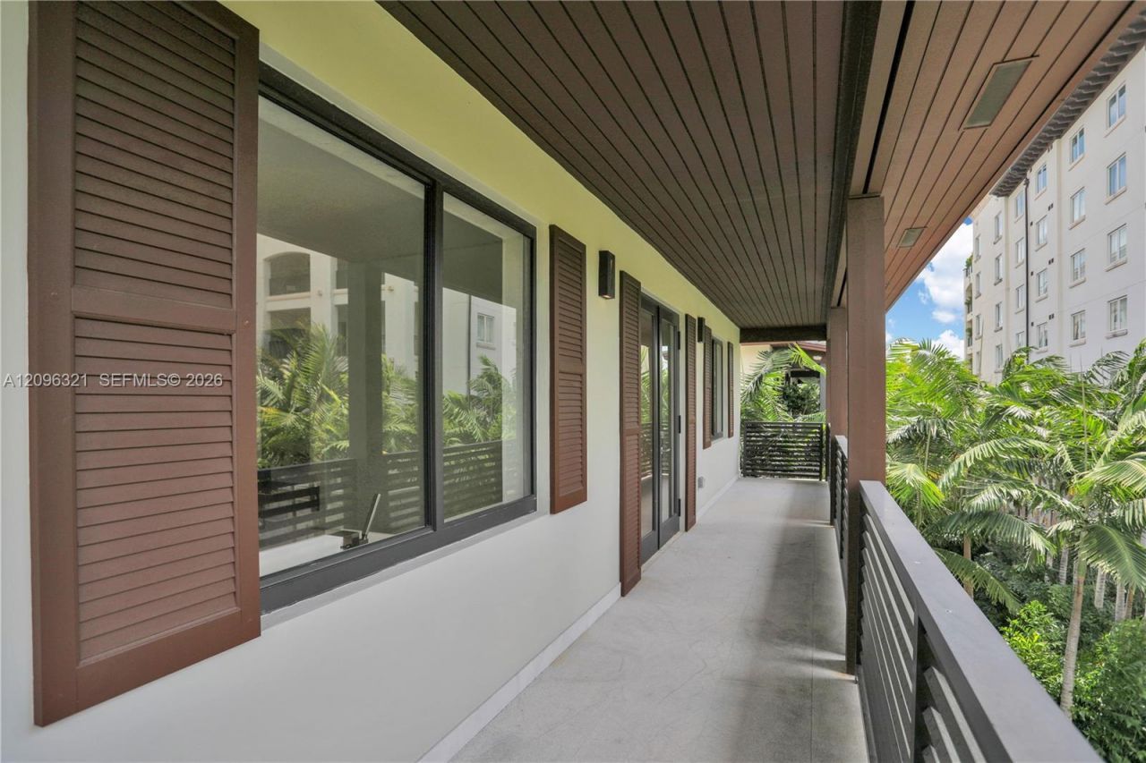3550 W Glencoe St, Miami, FL 33133 Photo