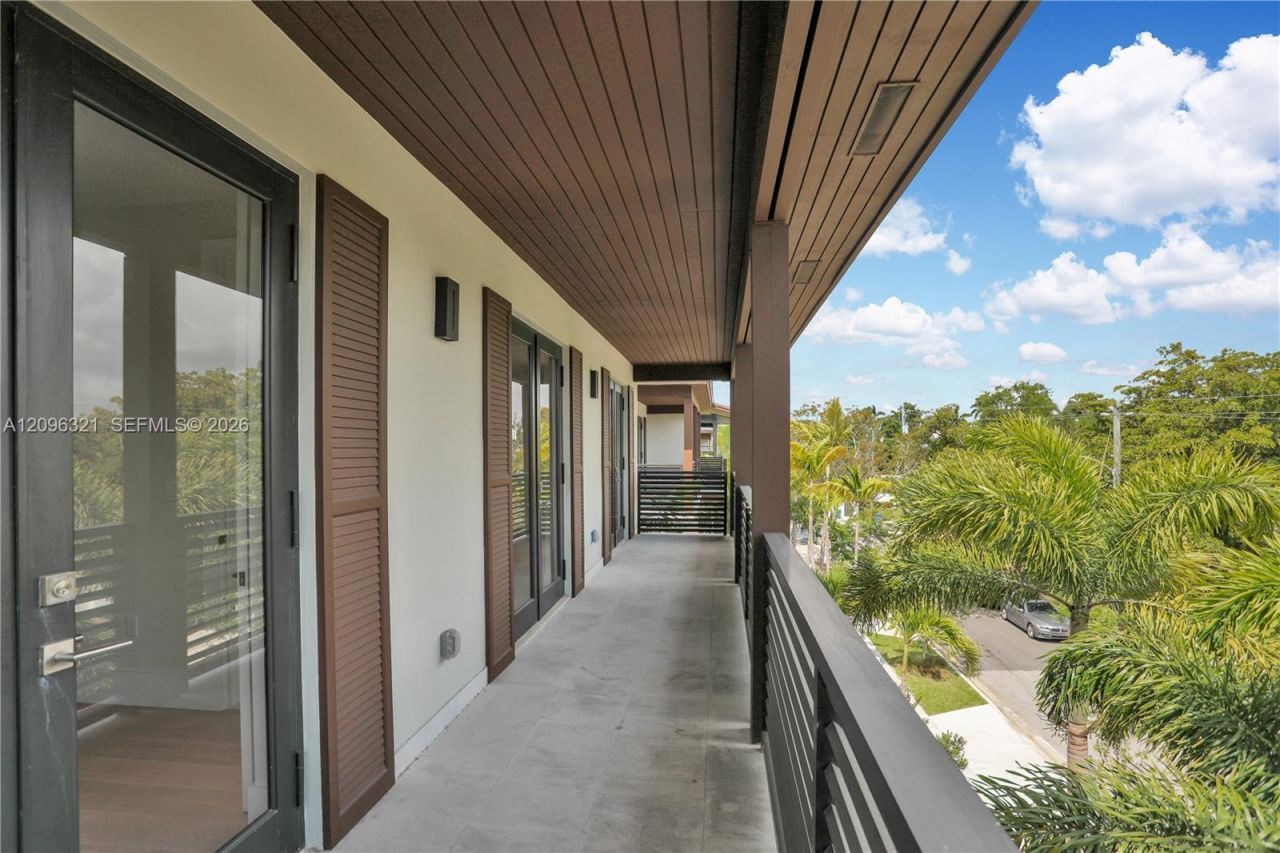 3550 W Glencoe St, Miami, FL 33133 Photo