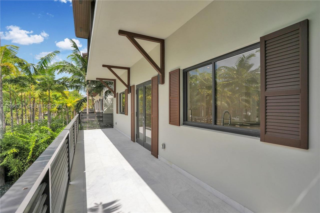 3550 W Glencoe St, Miami, FL 33133 Photo