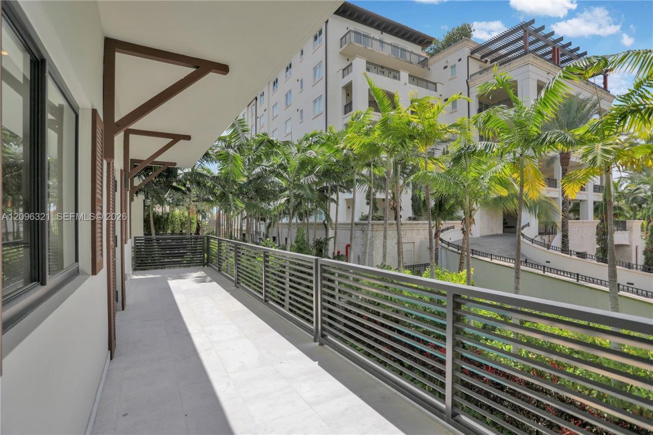 3550 W Glencoe St, Miami, FL 33133 Photo