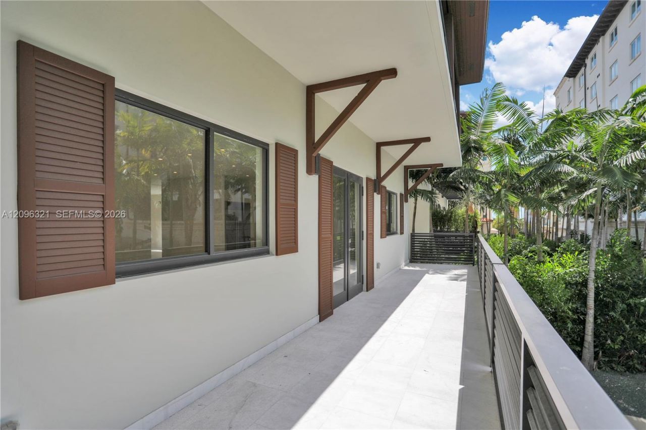 3550 W Glencoe St, Miami, FL 33133 Photo