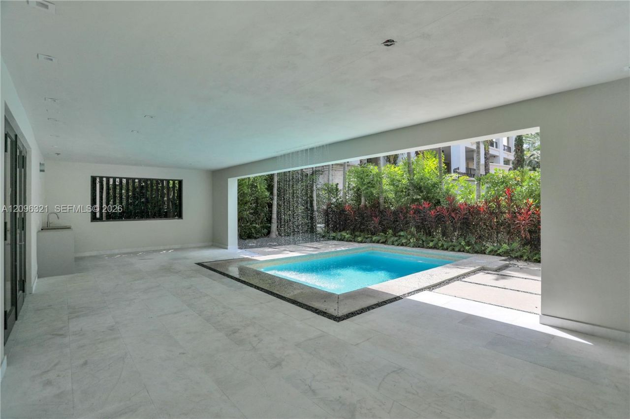 3550 W Glencoe St, Miami, FL 33133 Photo