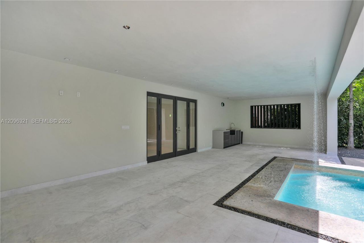 3550 W Glencoe St, Miami, FL 33133 Photo
