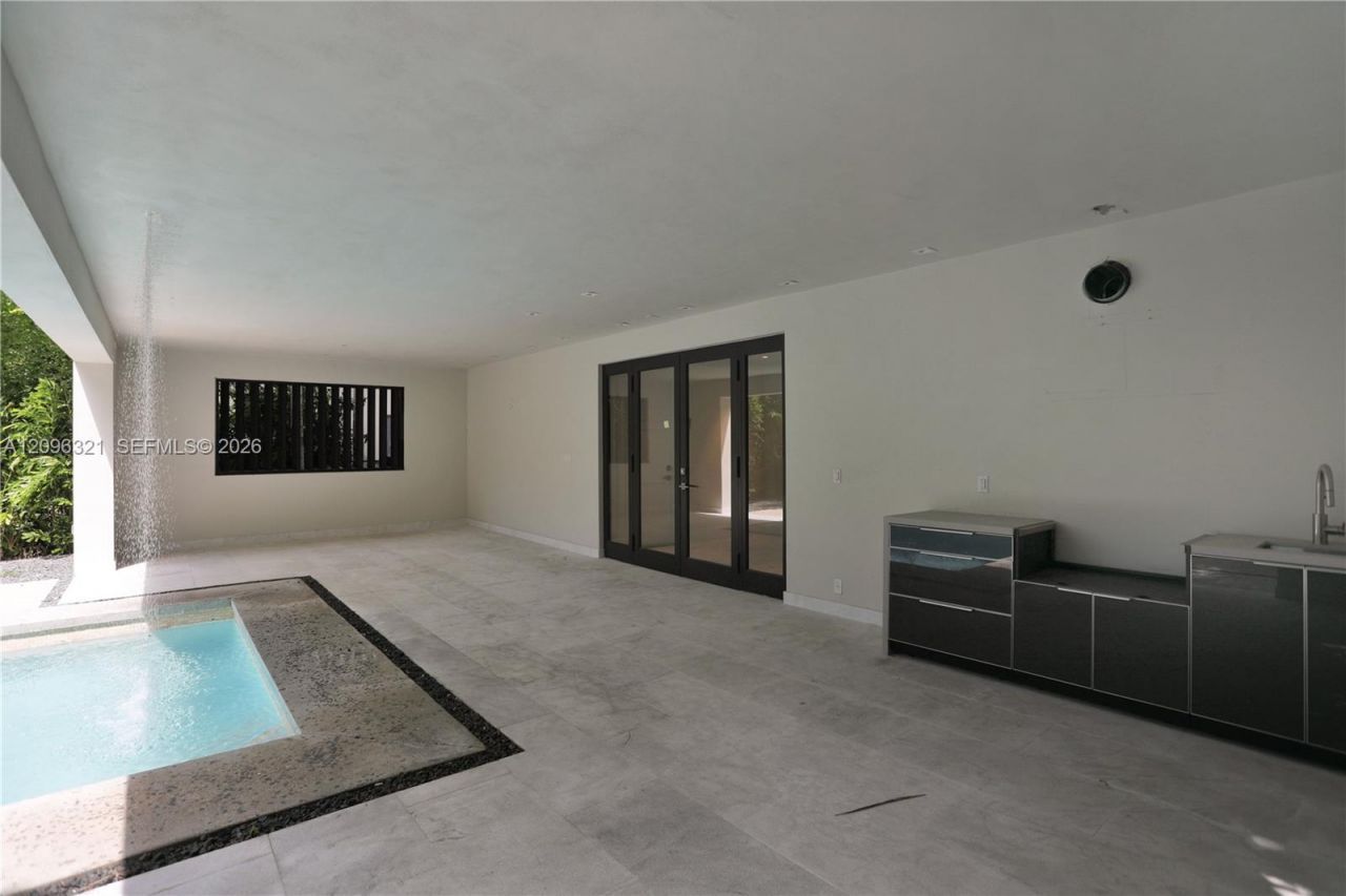 3550 W Glencoe St, Miami, FL 33133 Photo