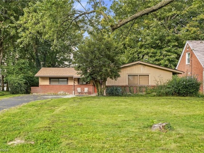 110 E 252nd Street, Euclid, OH 44132 Photo 10