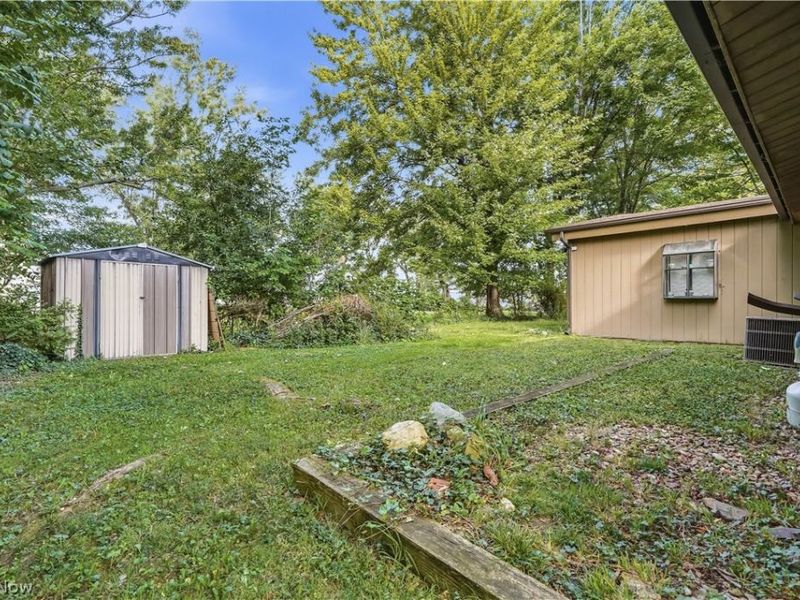 110 E 252nd Street, Euclid, OH 44132 Photo 13