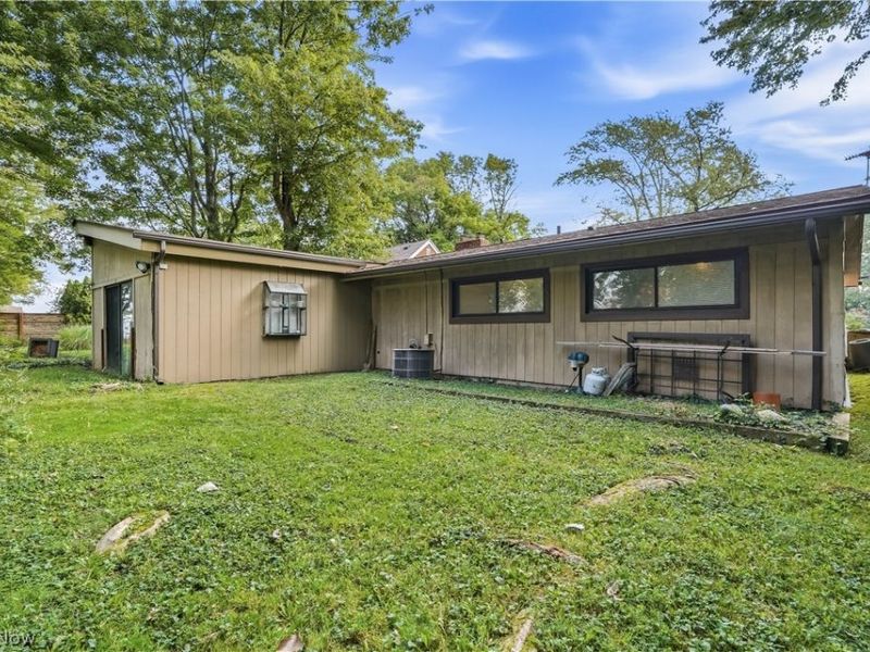 110 E 252nd Street, Euclid, OH 44132 Photo 15