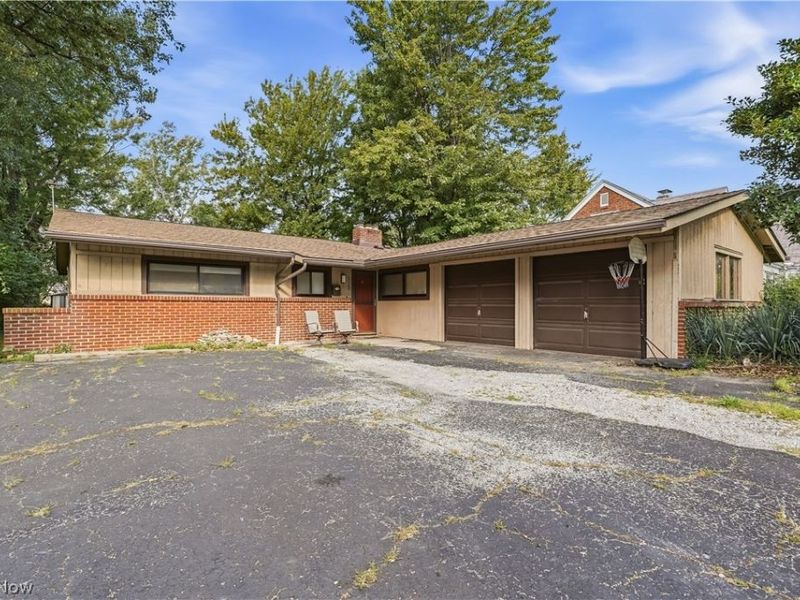 110 E 252nd Street, Euclid, OH 44132 Photo 2