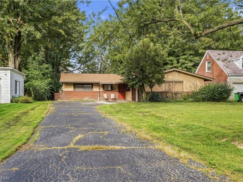 110 E 252nd Street, Euclid, OH 44132 Photo 9