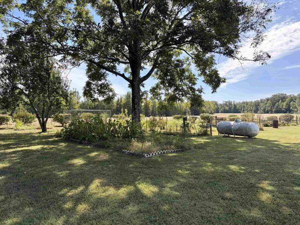 1160 BREEDEN LN, Bolivar, TN 38008