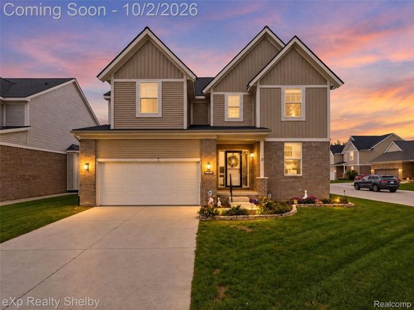 47375 Bayside Circle E, Chesterfield Township, Mi 48047