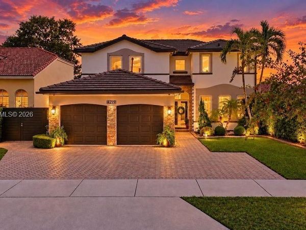 8219 SW 163rd Ct, Miami, FL 33193
