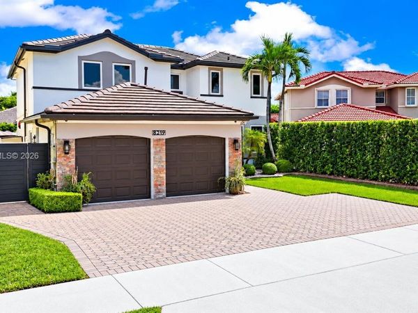 8219 SW 163rd Ct, Miami, FL 33193