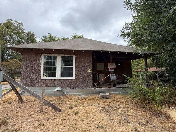 405 Charter Street , Whitesboro, TX 76273