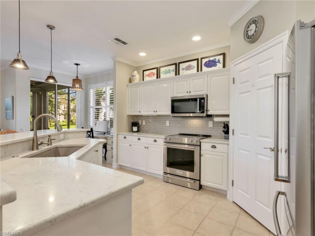 882 Carrick Bend Cir, Unit 102, Naples, FL 34110 Photo