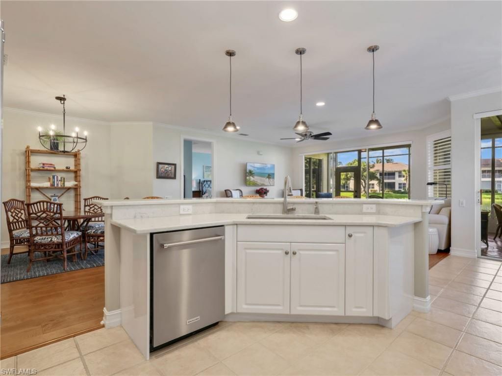 882 Carrick Bend Cir, Unit 102, Naples, FL 34110 Photo