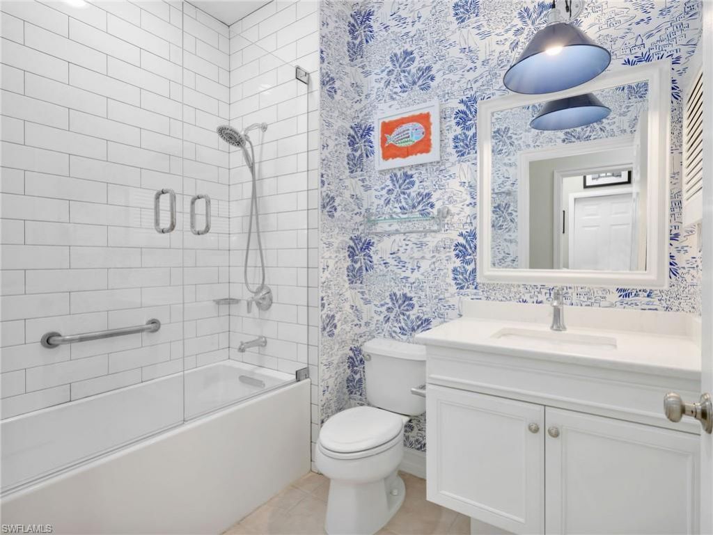 882 Carrick Bend Cir, Unit 102, Naples, FL 34110 Photo