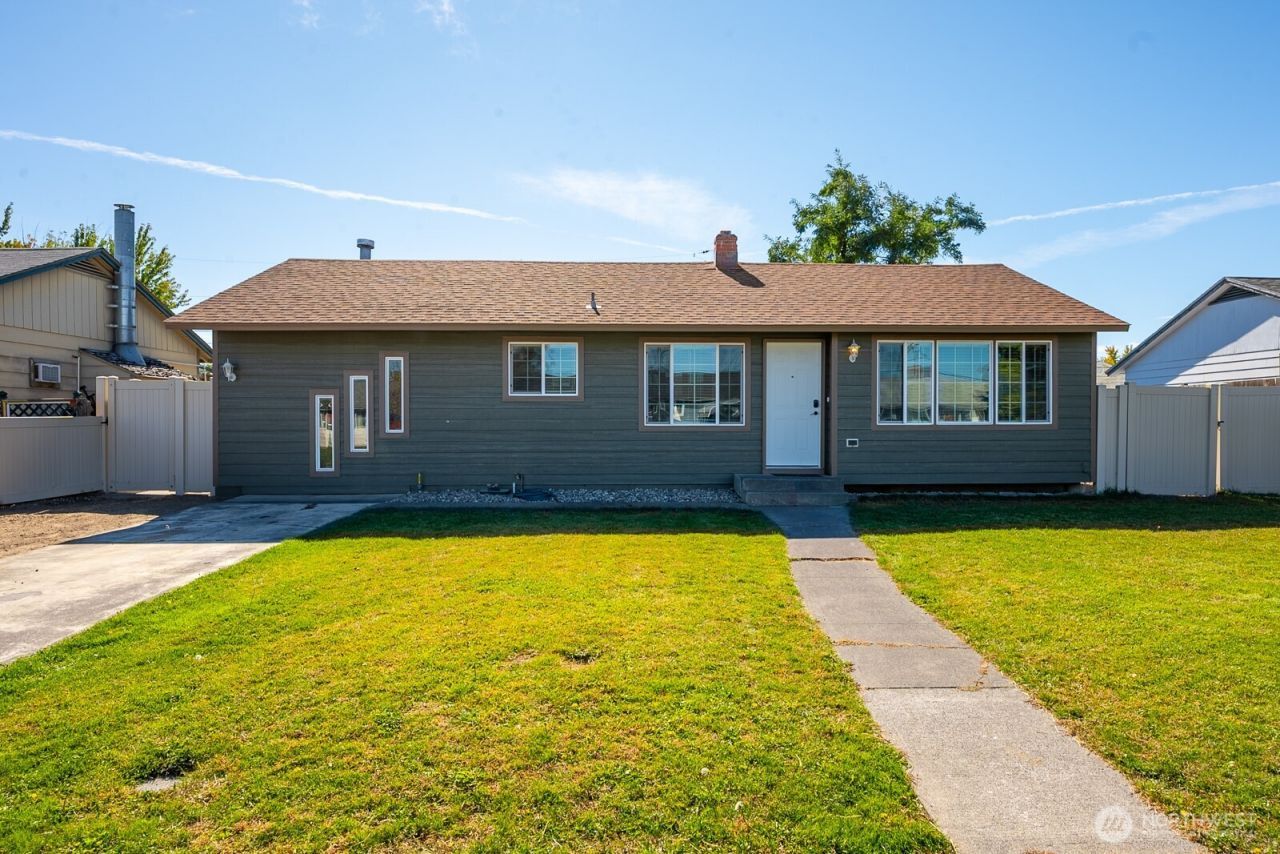 719 W Loop Drive, Moses Lake, WA 98837 Main Photo