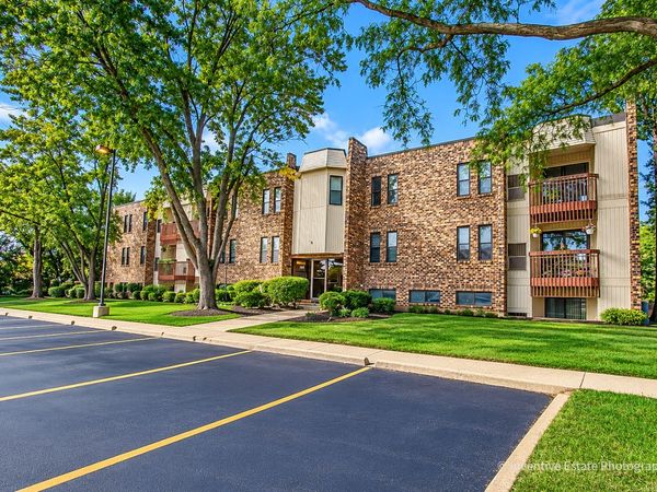 2212 Country Club Drive , Unit 4, Woodridge, IL 60517