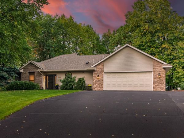 11140 Lake Pointe Drive, Chisago City, MN 55013