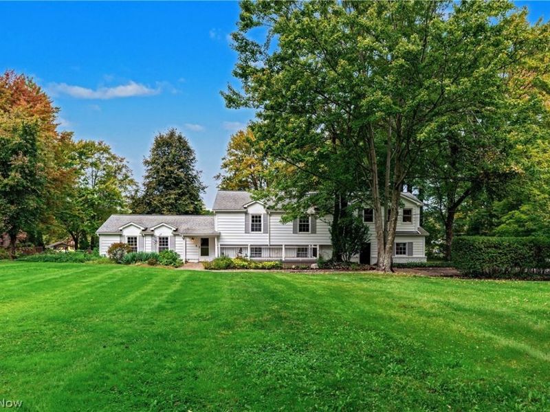 18050 Elliott Drive, Chagrin Falls, OH 44023 Photo 2