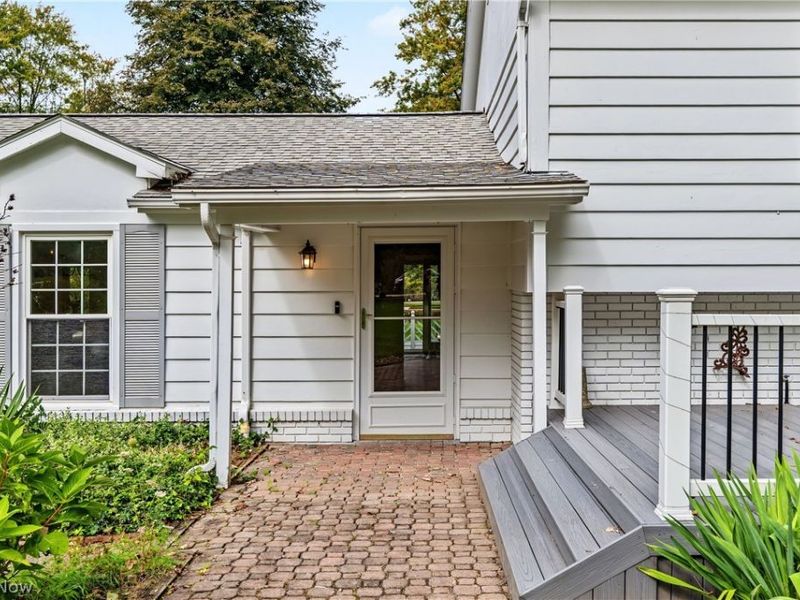 18050 Elliott Drive, Chagrin Falls, OH 44023 Photo 3