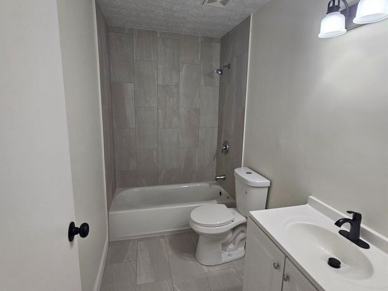 9528 Haddington Court, Colerain Township, OH 45251 Photo 4