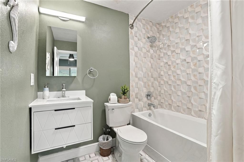 323 Washington Ct , Fort Myers Beach, FL 33931 Photo