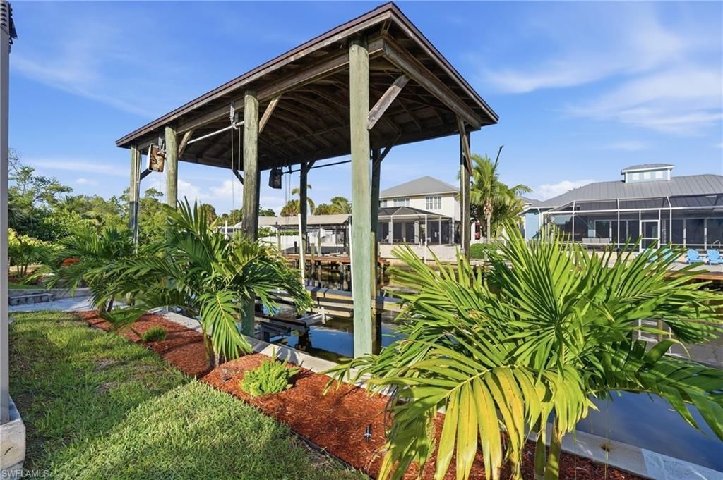 323 Washington Ct , Fort Myers Beach, FL 33931 Photo