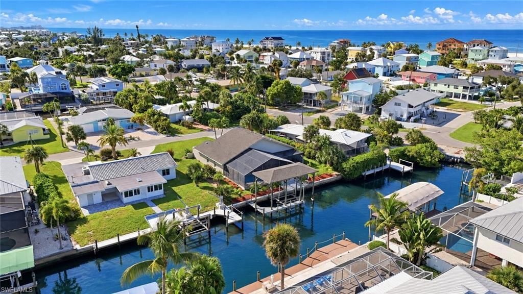 323 Washington Ct , Fort Myers Beach, FL 33931 Photo