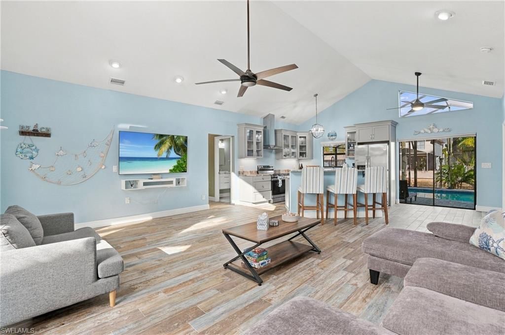 323 Washington Ct , Fort Myers Beach, FL 33931 Photo