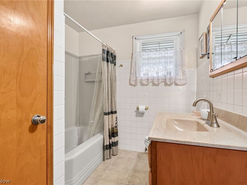 114 Joan Circle, Campbell, OH 44405 Photo 19