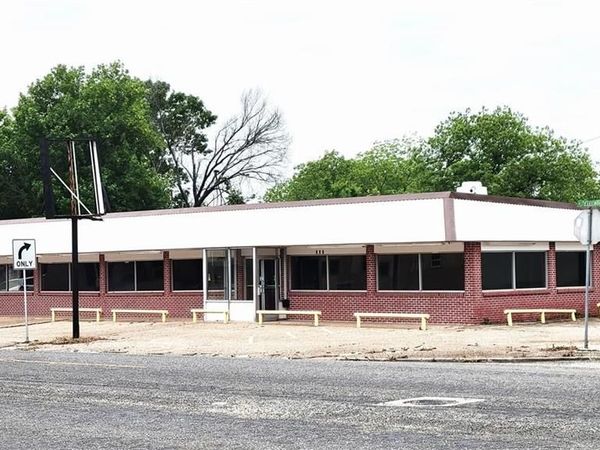 301 S Ellis Street, Groesbeck, TX 76642